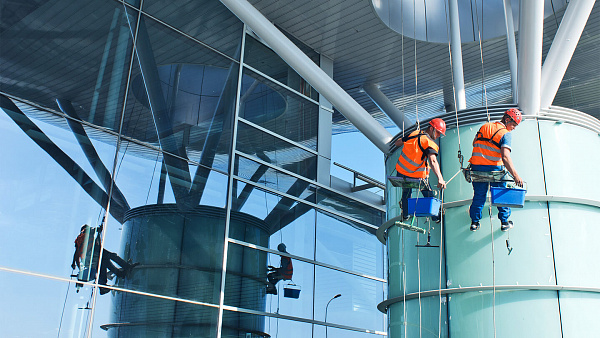 Мытьё фасадов торгового центра в Дубне